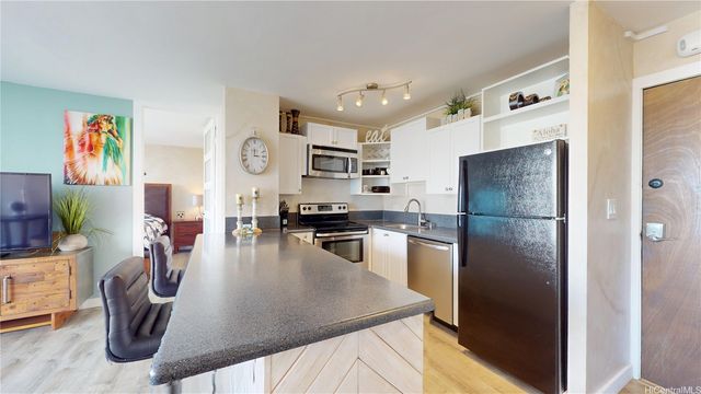 1925 Kalakaua Avenue 807, Honolulu, HI 96815