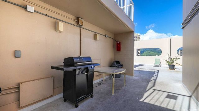 1925 Kalakaua Avenue 807, Honolulu, HI 96815