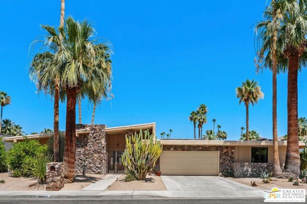 2062 S Chico Drive, Palm Springs, CA 92264