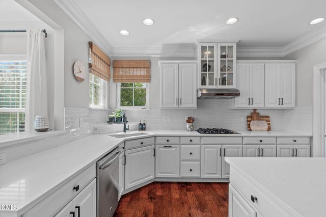 1813 Venezia Way, Apex, NC 27502