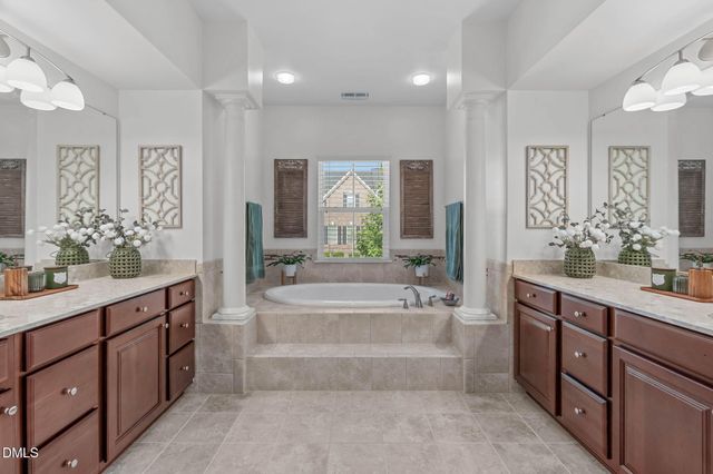 1813 Venezia Way, Apex, NC 27502