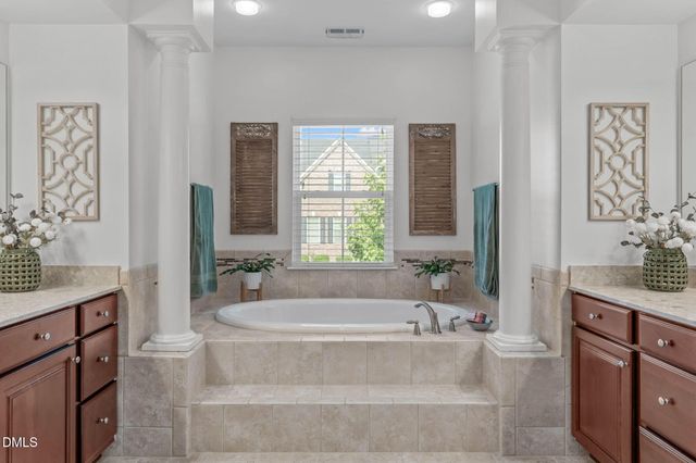 1813 Venezia Way, Apex, NC 27502
