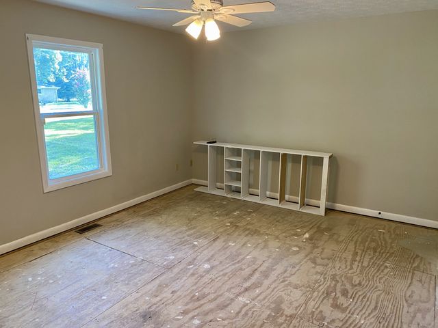 1009 Due West Cir, Lafayette, TN 37083