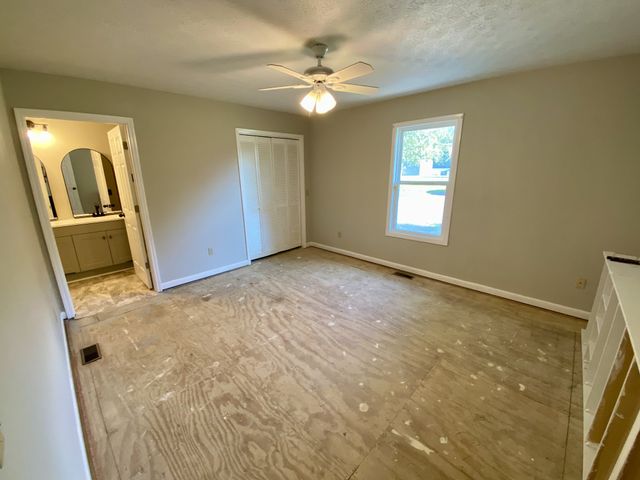 1009 Due West Cir, Lafayette, TN 37083