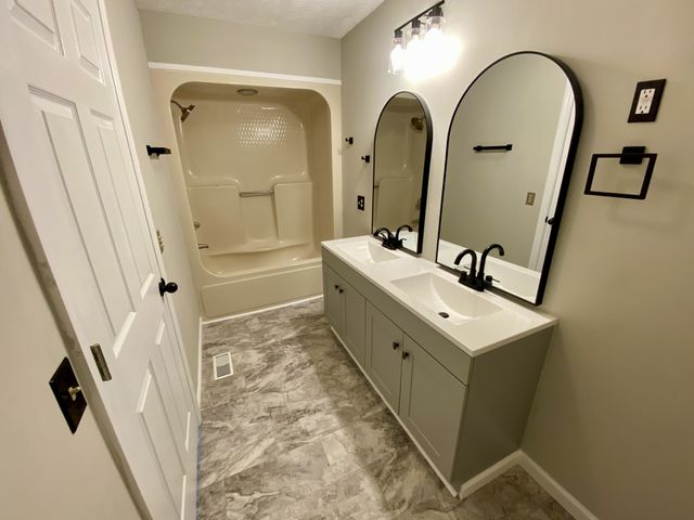 1009 Due West Cir, Lafayette, TN 37083