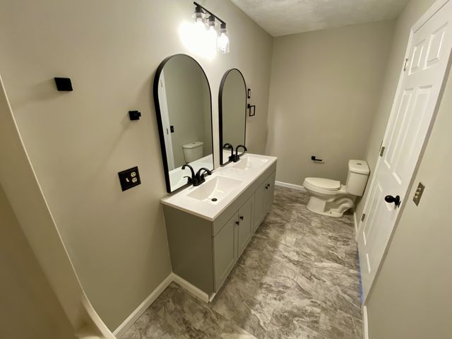 1009 Due West Cir, Lafayette, TN 37083