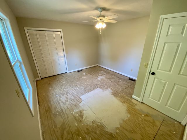 1009 Due West Cir, Lafayette, TN 37083