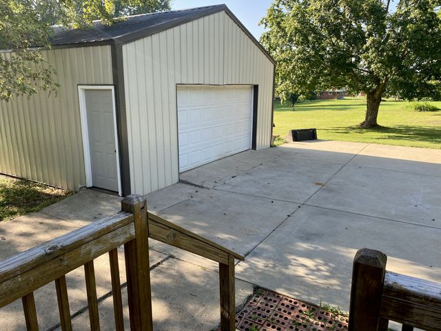 1009 Due West Cir, Lafayette, TN 37083