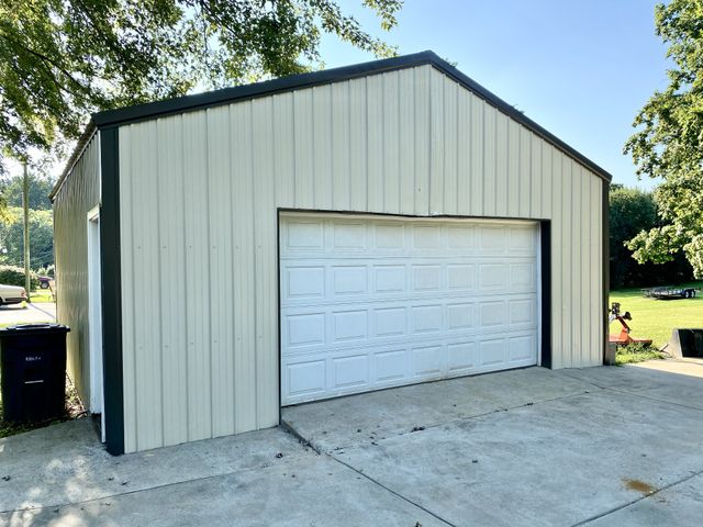 1009 Due West Cir, Lafayette, TN 37083