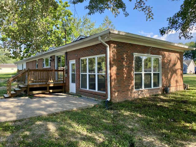 1009 Due West Cir, Lafayette, TN 37083