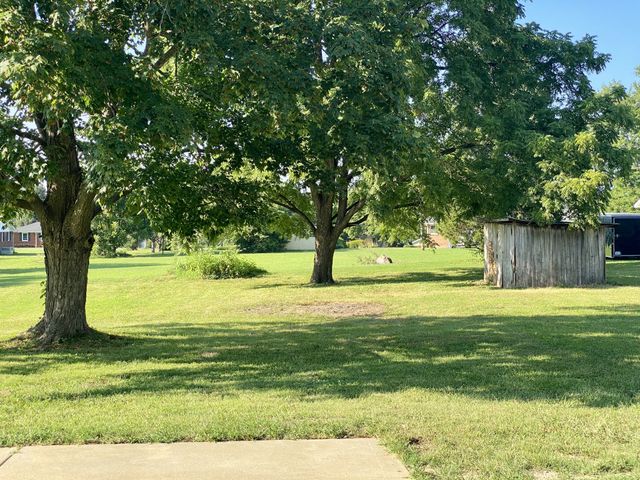 1009 Due West Cir, Lafayette, TN 37083