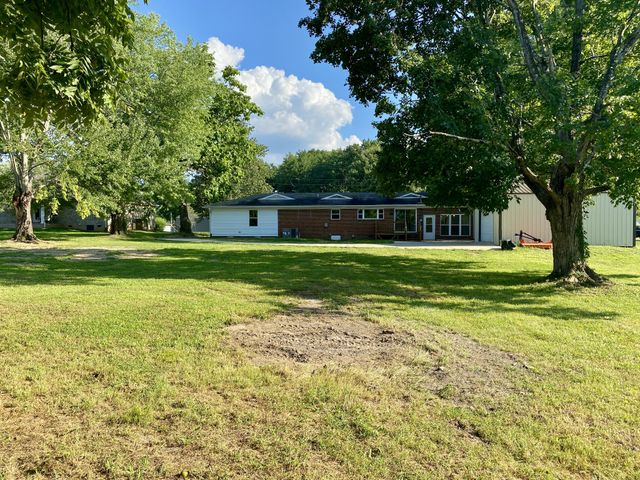 1009 Due West Cir, Lafayette, TN 37083