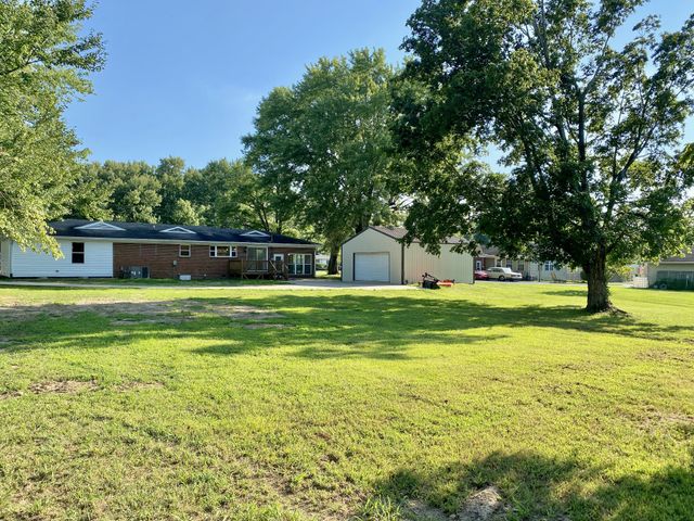 1009 Due West Cir, Lafayette, TN 37083