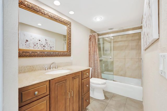 6 Royal Palm Way 204, Boca Raton, FL 33432