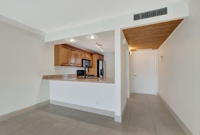 6 Royal Palm Way 204, Boca Raton, FL 33432