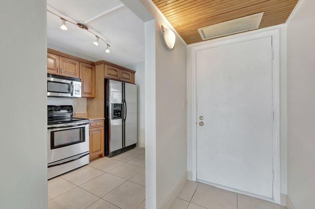 6 Royal Palm Way 204, Boca Raton, FL 33432