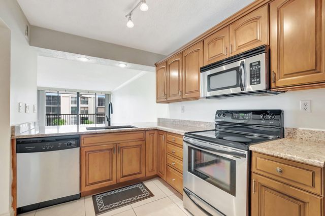 6 Royal Palm Way 204, Boca Raton, FL 33432