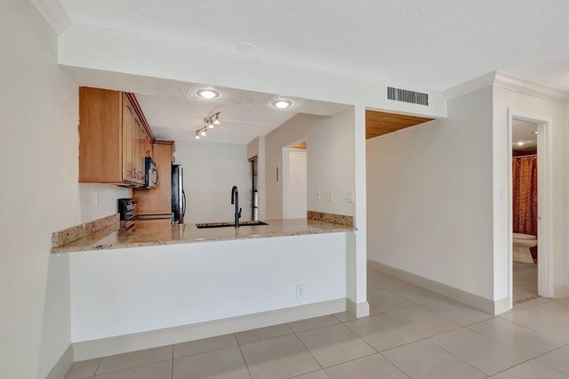 6 Royal Palm Way 204, Boca Raton, FL 33432