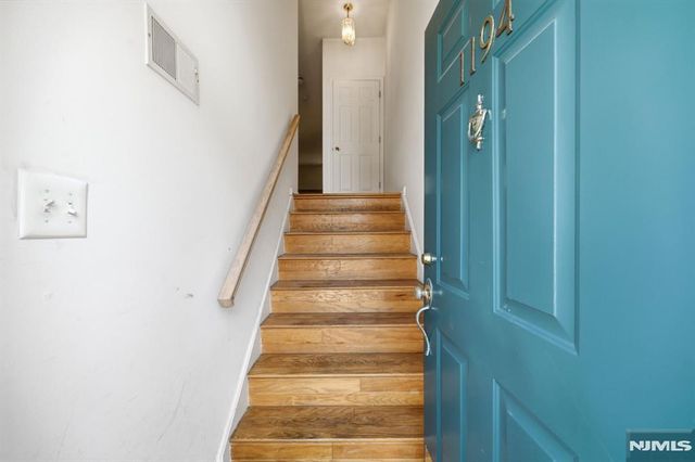 1194 Chedworth Circle, Mahwah, NJ 07430