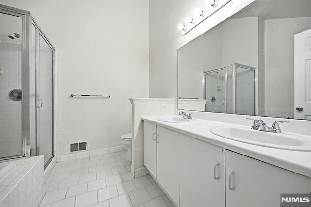 1194 Chedworth Circle, Mahwah, NJ 07430