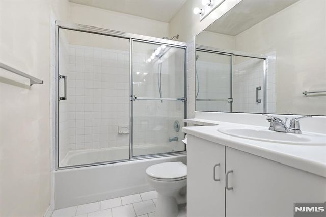 1194 Chedworth Circle, Mahwah, NJ 07430