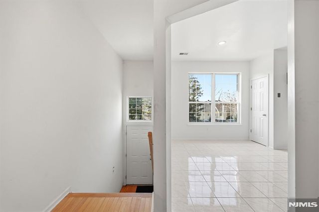 1194 Chedworth Circle, Mahwah, NJ 07430