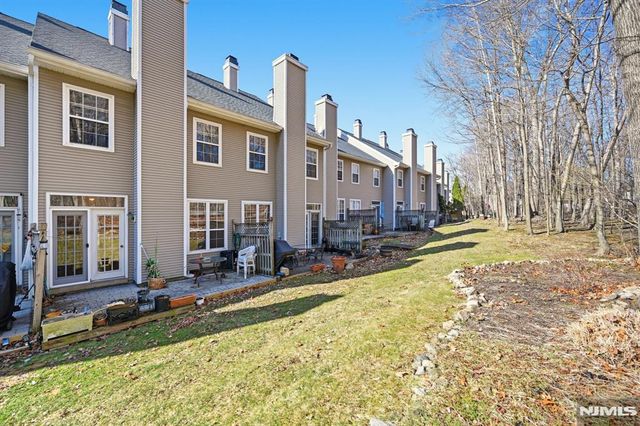 1194 Chedworth Circle, Mahwah, NJ 07430