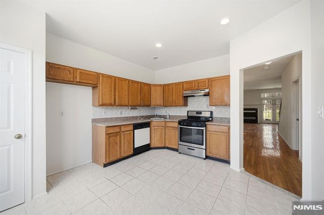 1194 Chedworth Circle, Mahwah, NJ 07430