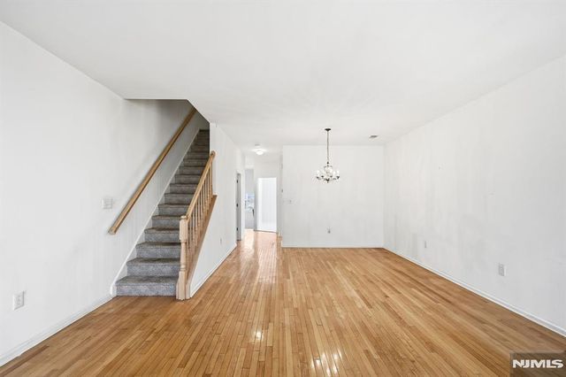 1194 Chedworth Circle, Mahwah, NJ 07430