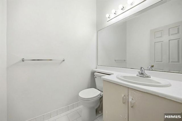 1194 Chedworth Circle, Mahwah, NJ 07430