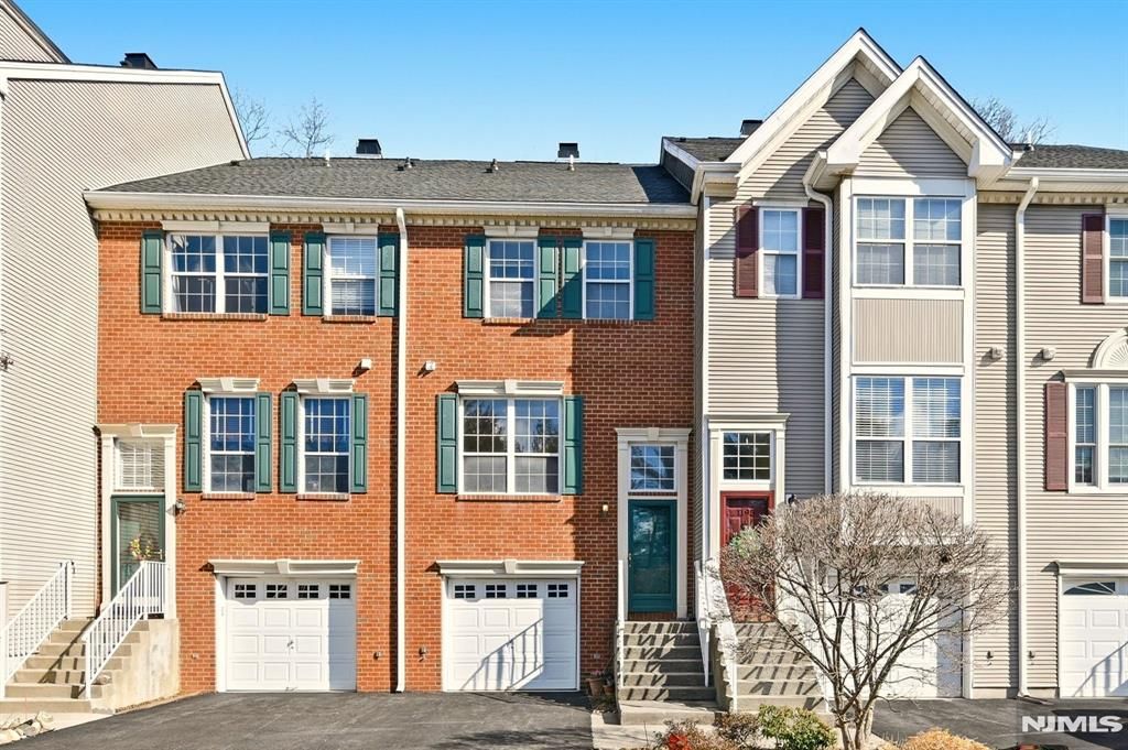 1194 Chedworth Circle, Mahwah, NJ 07430