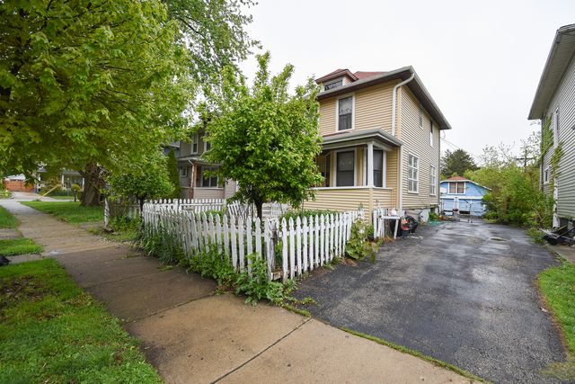937 N County Street, Waukegan, IL 60085