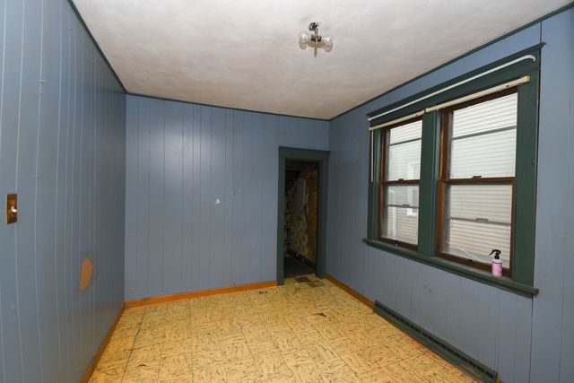 937 N County Street, Waukegan, IL 60085