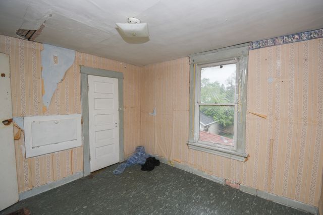937 N County Street, Waukegan, IL 60085