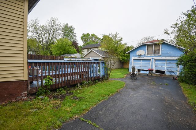 937 N County Street, Waukegan, IL 60085