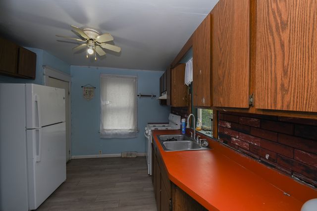 937 N County Street, Waukegan, IL 60085