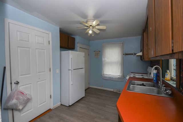 937 N County Street, Waukegan, IL 60085