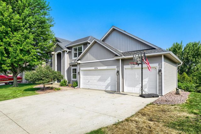 1034 Windmill Creek N, Waconia, MN 55387
