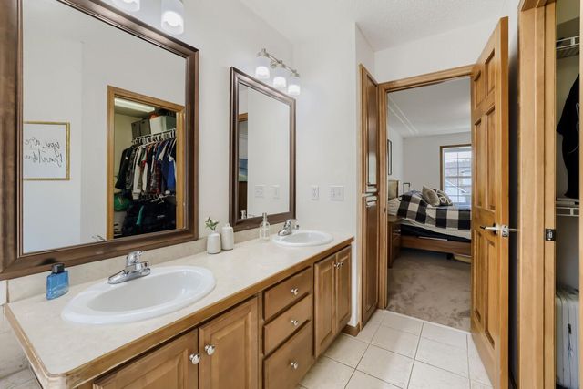 1034 Windmill Creek N, Waconia, MN 55387