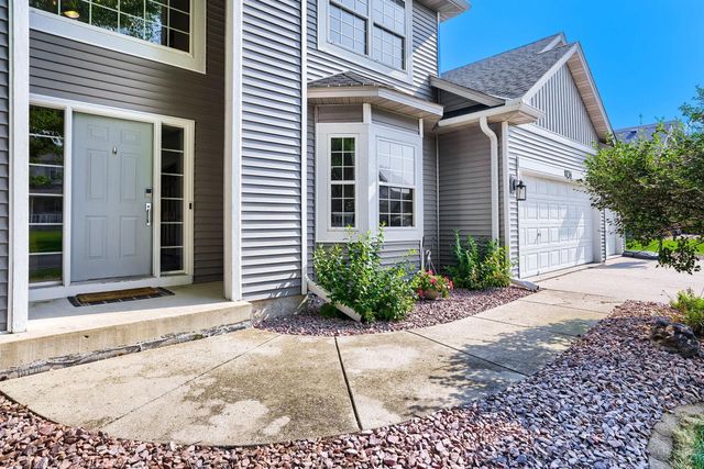 1034 Windmill Creek N, Waconia, MN 55387