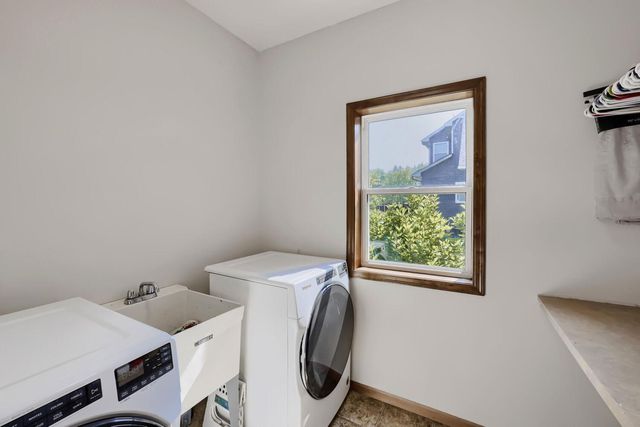 1034 Windmill Creek N, Waconia, MN 55387