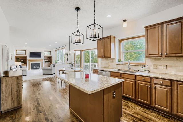 1034 Windmill Creek N, Waconia, MN 55387