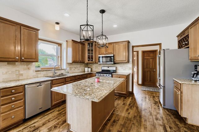 1034 Windmill Creek N, Waconia, MN 55387