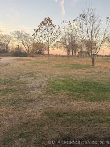 4455 N 428 Road, Pryor, OK 74361