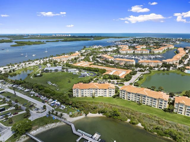 34 Harbour Isle Dr W 204, Fort Pierce, FL 34949