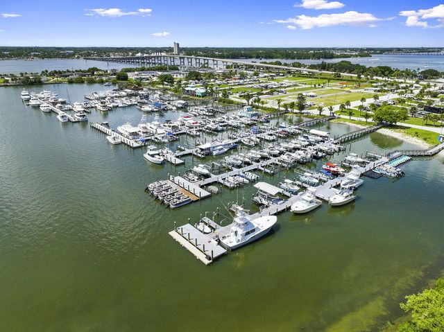 34 Harbour Isle Dr W 204, Fort Pierce, FL 34949