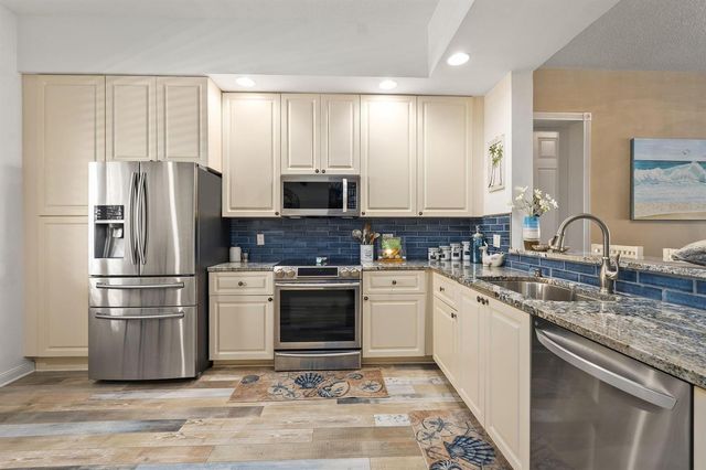 34 Harbour Isle Dr W 204, Fort Pierce, FL 34949