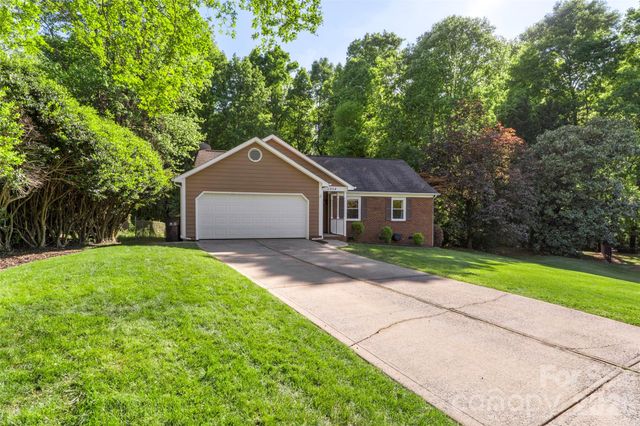 5904 Scots Bluff Drive, Charlotte, NC 28227