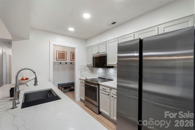 5904 Scots Bluff Drive, Charlotte, NC 28227