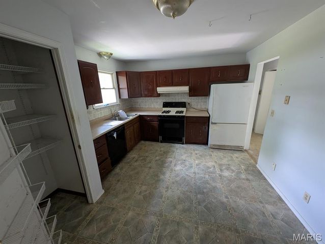 3200 Schaffner Drive, St Charles, MO 63301